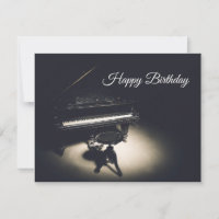 Vieux piano à queue heureux