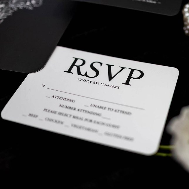 Cartes RSVP de choix de repas Mariage noir et blan (Black and white wedding invitations features rsvp card by Do Tell A Belle)