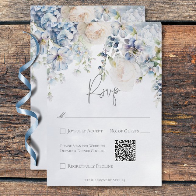Cartons Réponse Bleu et blanc Floral Moderne Mariage QR Code (Blue & White Floral Modern Wedding QR Code RSVP Card)