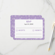 Couleur violette claire et pivoines blanches.