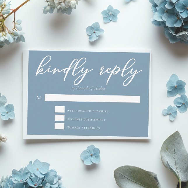 Cartons Réponse Dusty Blue White Typographie Mariage côtier (Créateur téléchargé)