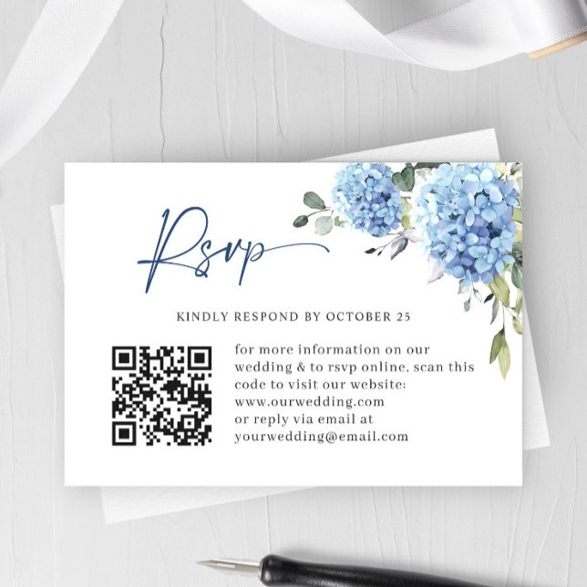 Cartons Réponse Elégant aquarelle bleu Hydrangea Mariage code QR (Créateur téléchargé)