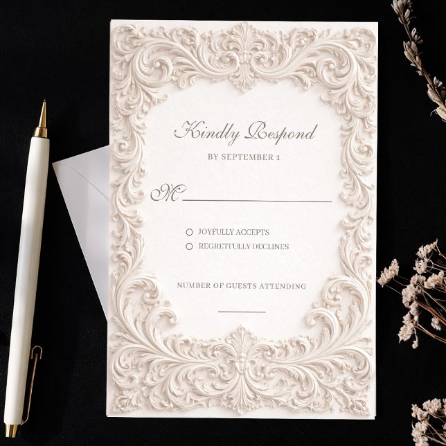 Cartons Réponse Mariage à la feuille d'ivore en relief de style ro (Embossed Style Ivory Rococo Scroll Wedding RSVP Card)