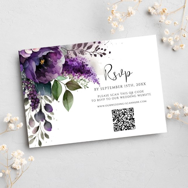 Cartons Réponse Moderne violet QR Code élégant Mariage floral (Modern Purple QR Code Elegant Floral Wedding RSVP Card)