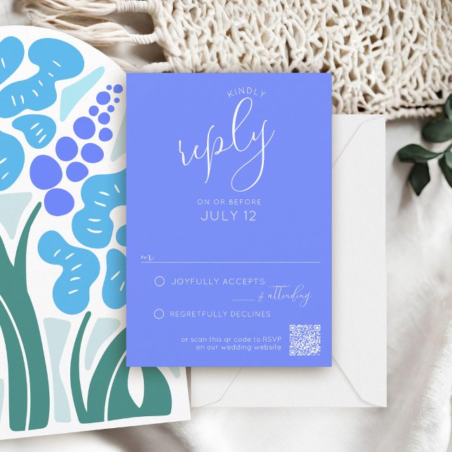 Cartons Réponse PURPLE PURPLE simple rétro (Simple violet purple script formal QR code RSVP card sky blue retro boho floral arch wedding invite)