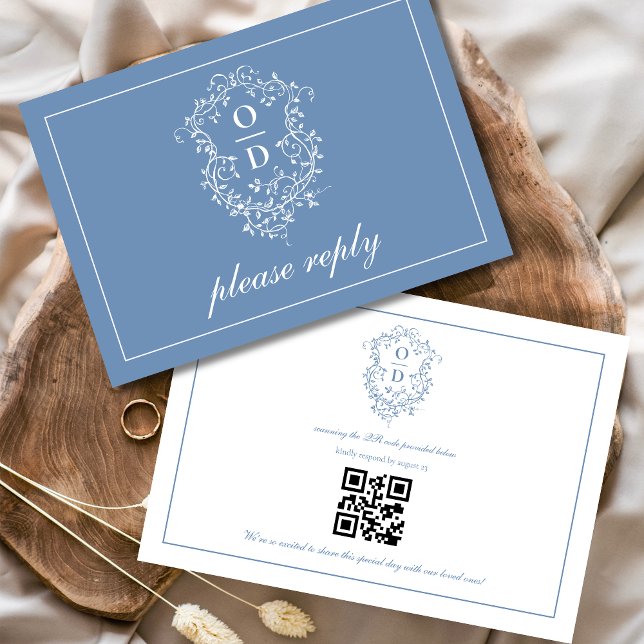 Cartons Réponse QR Code Dusty Blue Crest Monogram Mariage (Créateur téléchargé)