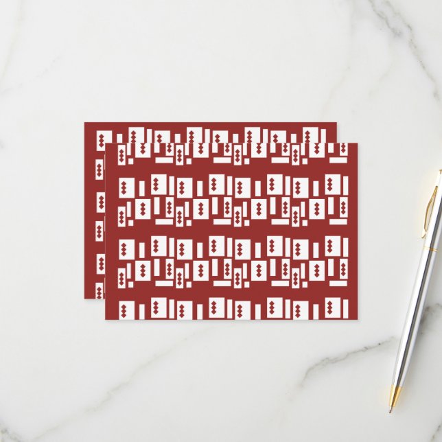 Cartons Réponse Un tapis rouge avec un motif texturé est étalé sur (Devant/Arrière en situation)