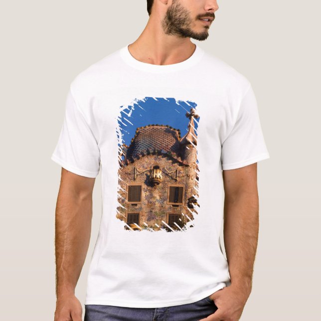 Casa Batilo, Gaudi Architecture, Barcelona, T-Shirt (Front)