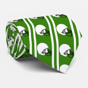 Casque de football blanc sur cravate verte 2