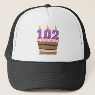 Casquette 102 ans sur le gâteau d'anniversaire