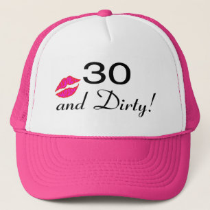 Casquette 30 et lèvres sales