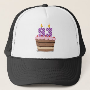 Casquette 93 ans sur le gâteau d'anniversaire