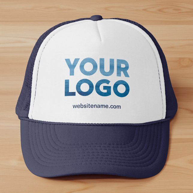 Casquette Ajouter votre propre logo et site Web (Add Your Own Company Logo and Website Trucker Hat, in situ)