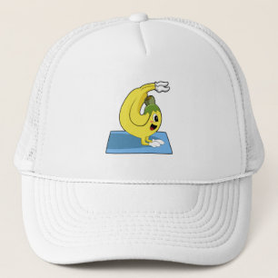 Casquette Banane au Yoga sur tapis de Yoga