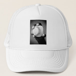 Casquette baseball en main