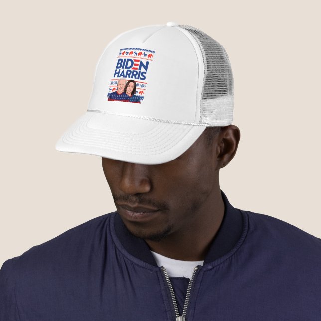 CASQUETTE BIDEN HARRIS UGLY SWEATER (En situation)