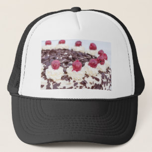 Casquette Black Forest cake en détail with white background
