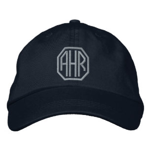 Casquette brodée avec monogramme moderne
