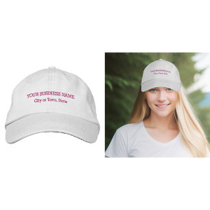 Casquette Brodée Nom commercial rose sur blanc ajustable