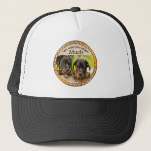 Casquette Chiens de chiot mignons avec un visage triste