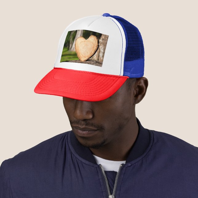 Casquette coeur en bois (En situation)