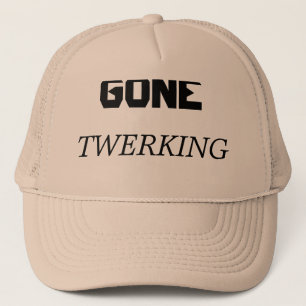 Casquette comportant le texte, "Twerking allé).
