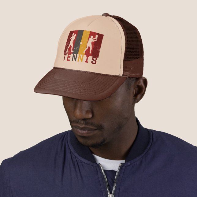 Casquette Couleurs rétro, joueurs de tennis, look grunge (En situation)