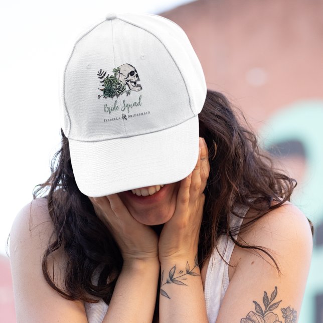 Casquette Crâne vert gothique de l'équipe de mariées irlanda (Bridesmaid Hand-Drawn Skull, Green Roses and Shamrocks in Black Ink. Irish Wedding, St Patrick's Day)