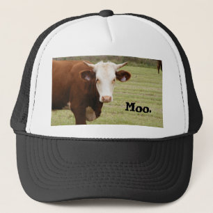 Casquette de vache : "MOO. "