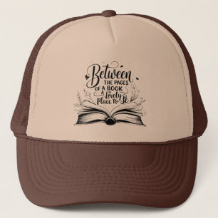 Casquette entre les pages d'un livre a est un endroit agréab
