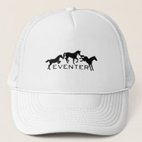 Eventer avec trois chevaux sautants