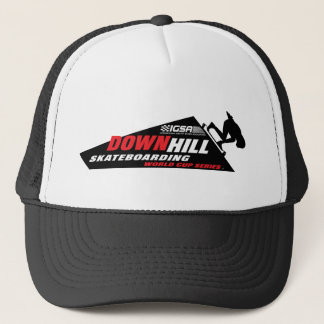 Casquette faisant de la planche à roulettes
