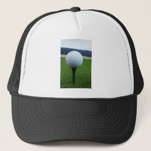Casquette Golf Ball sur un terrain de golf de montagne