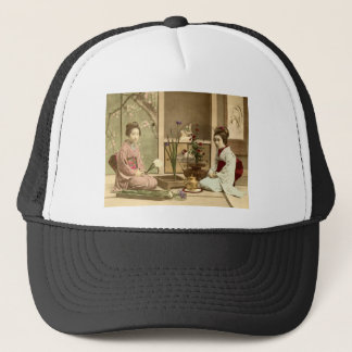 Casquette Ikebana - belles filles de kimono arrangeant des