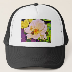 Casquette Le scarabée japonais sur la rose blanche