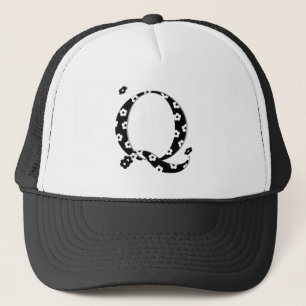 Casquette lettre Q à motifs floraux