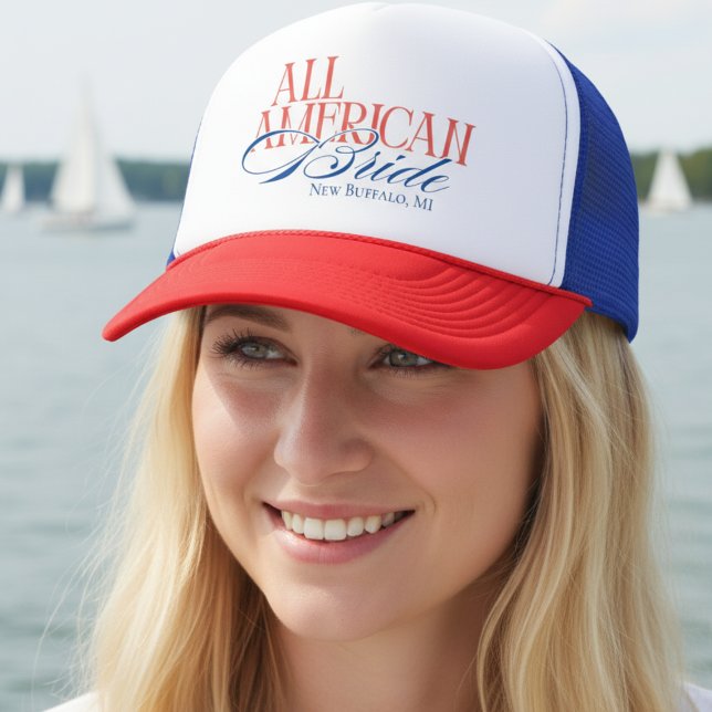 Casquette Mariée Américaine de Luxe en Lettres Script pour E (Celebrate the bride with stars, stripes, and sunshine with this Luxury Script All American Bride!)