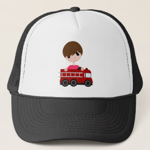 Casquette Mignon, garçon avec le camion de pompiers