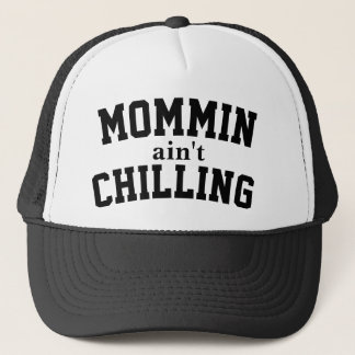 Casquette Mommin Ain’t Chilling Trucker Hat