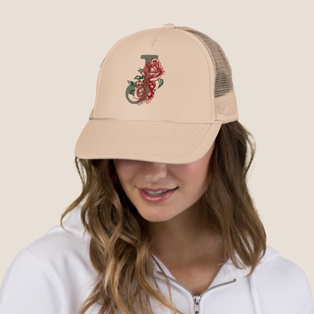 Casquette monogramme floral lettre majuscule J (En situation)
