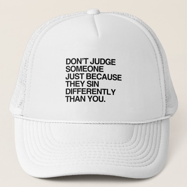 CASQUETTE NE JUGEZ PAS QUELQU'UN PARCE QU'ILS SIGNENT DIFFÉR (Devant)