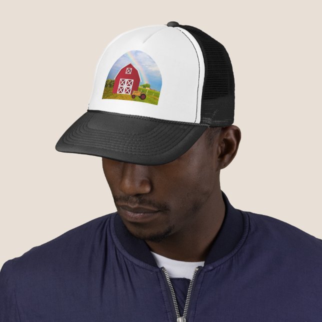 Casquette Personnalisez la grange rouge avec le ciel bleu (En situation)