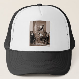 Casquette Piédestal mobile aliéné original de Mae Gordon