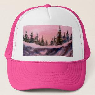 Casquette Pins sur une crête enneigée au lever du soleil ros