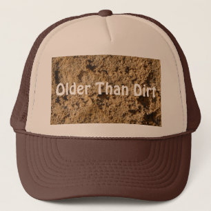 Casquette plus âgé que droit