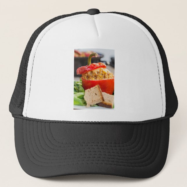 Casquette Poivrons farcis au four avec sauce à la viande et  (Devant)