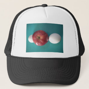 Casquette Pomme rouge à deux oeufs pour une tarte.JPG