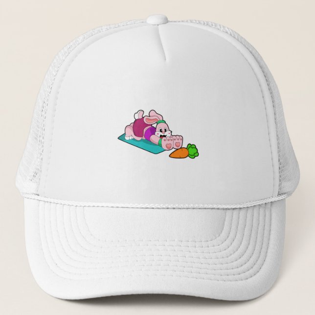 Casquette Rabbit avec carotte au Yoga sur tapis de Yoga (Devant)