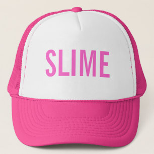 Casquette rose de boue