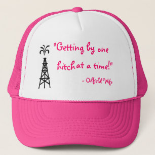 Casquette rose d'épouse de gisement de pétrole